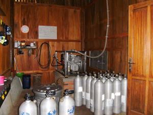 Flaschen-F�llraum mit 12 Ltr. Flaschen und Kompressor